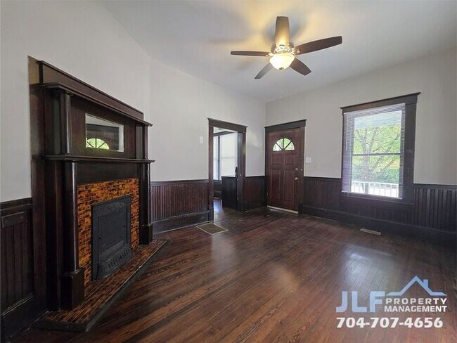 Foto del edificio - Charming 2 Bed/1 Bath Cottage in Peaceful ...