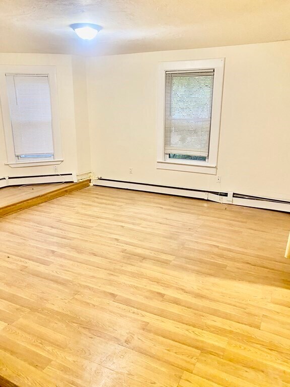 Foto del edificio - 23 Echo Grove Ave