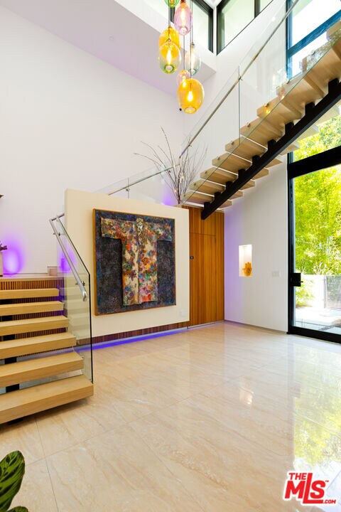 Foto del edificio - 619 N Harper Ave