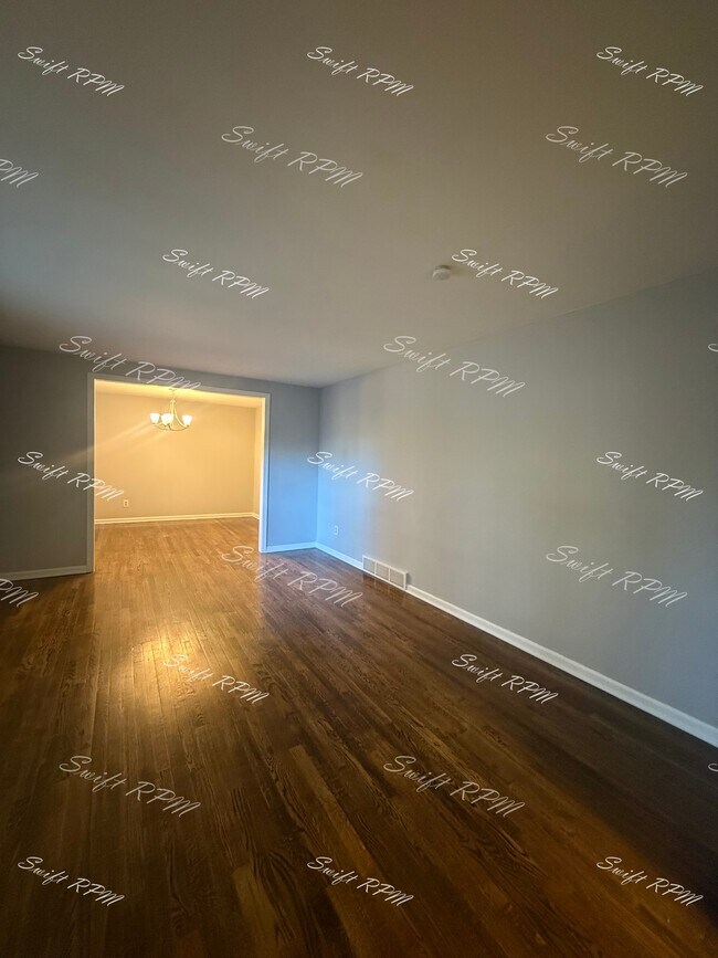 Foto del edificio - 9805 Carter Dr