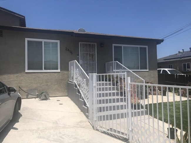 Foto del edificio - 2415 E 20th St