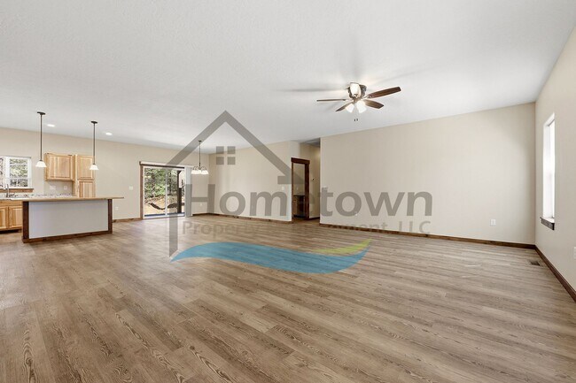 Foto del edificio - 4 Bedroom 2 Bathroom Home with Attached 2-Car Garage Available in Blanchard!