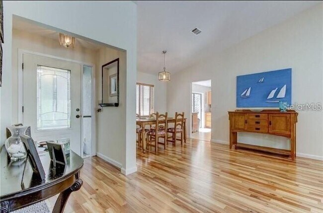 Foto del edificio - 9030 Bullrush Ct