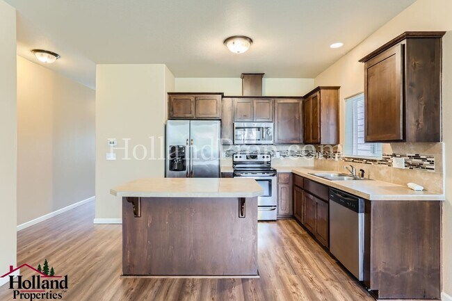 Building Photo - Lovely Townhouse in Forest Grove.