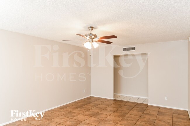 Building Photo - 940 E Loma Vista Dr