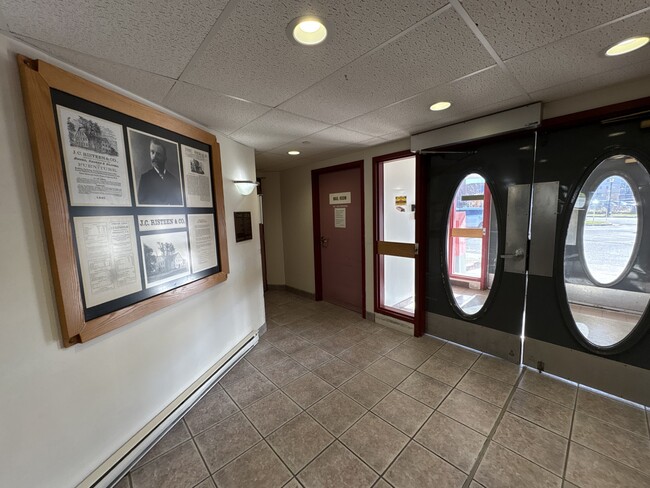 Building Photo - 151 Queen St