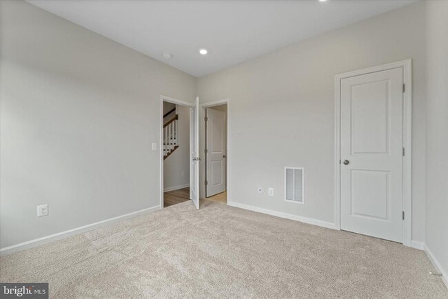 Foto del edificio - 705 Sawback Sq NE