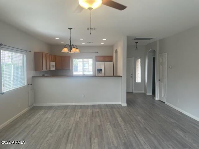 Building Photo - 553 E San Carlos Way