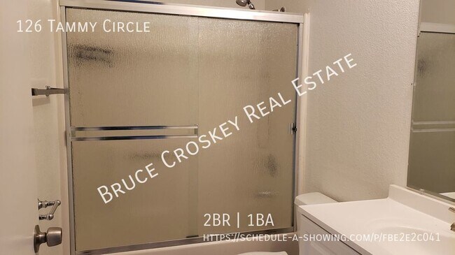 Foto del edificio - Available now! Remodeled home with a one-c...