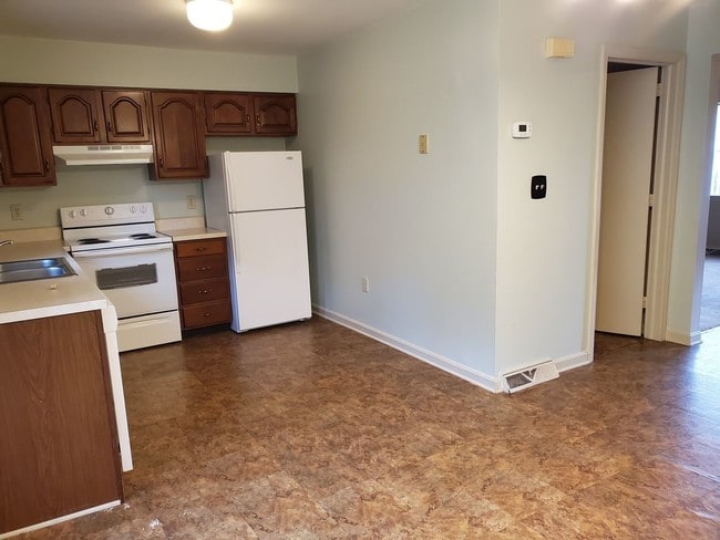 Building Photo - 3 br, 1.5 bath House - 470 Dohner Dr.