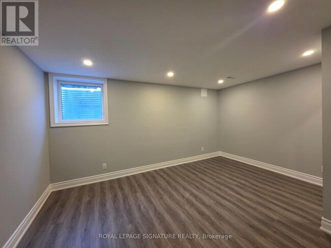 Building Photo - 901 Minchin Way