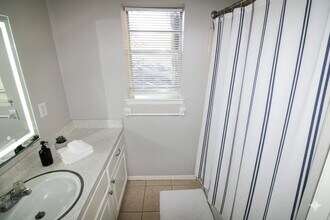 Building Photo - 1305 Adams St