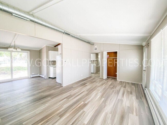Foto del edificio - Short term lease available! 3 Bedroom 1.5 ...