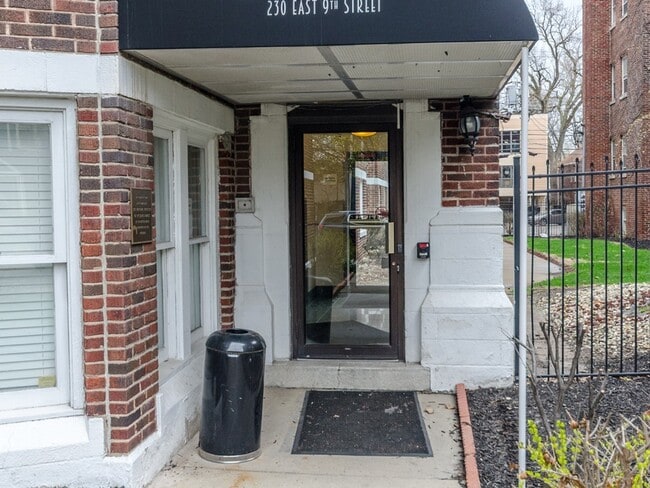 Building Photo - 230 E 9th St