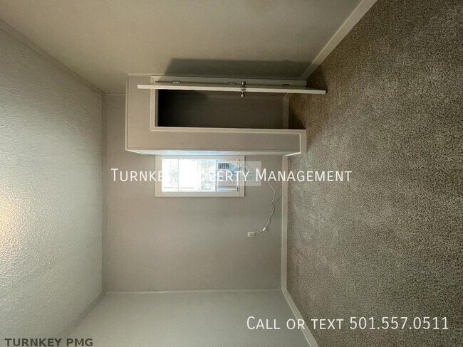 Building Photo - charming 2-bedroom, 1-bathroom home offers...