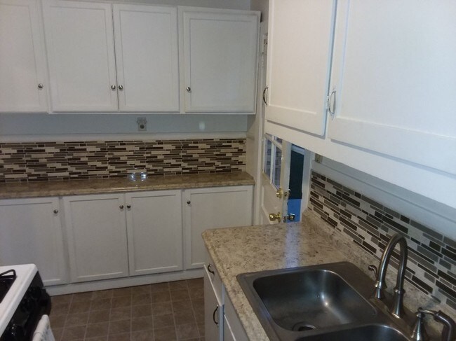 Building Photo - 504 Beechwood Ave