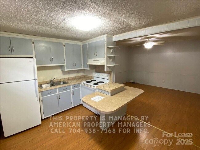 Foto del edificio - 1110 S Main St