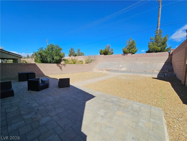Foto del edificio - 8058 Minots Ledge Ave