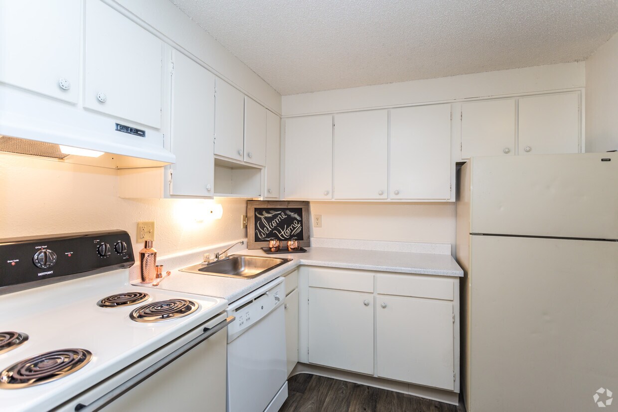 Cherry Ridge Apartments Aurora