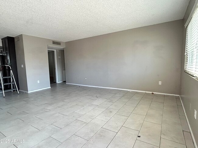 Building Photo - 8122 N 33rd Ave