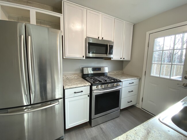 Building Photo - 217 W Fairfield Ct