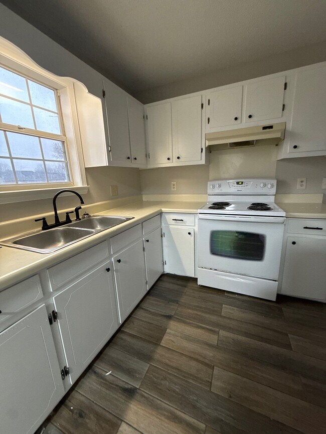 Building Photo - 307 Courtney Dr