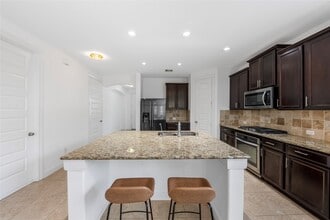 Building Photo - 2206 Hidden Meadow Ln