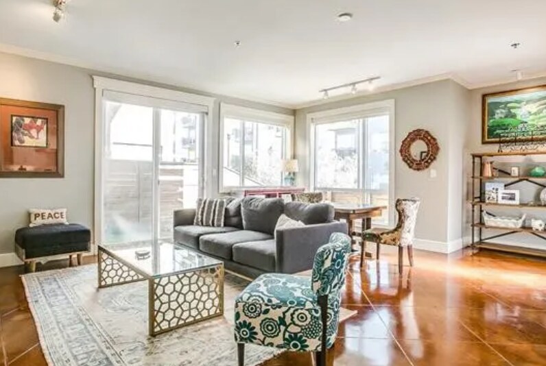 Primary Photo - 1324 May St