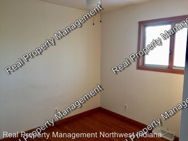 Building Photo - 334 N Arbogast St