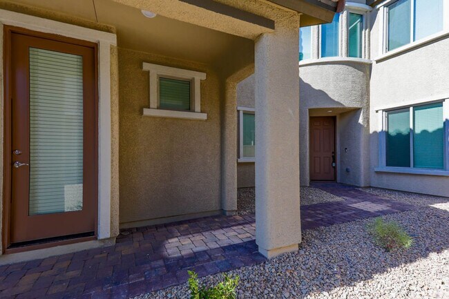 Building Photo - Northwest 5 Bedroom, 4.5 Bath Home With Be...