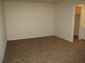 Building Photo - 6906 Sandy Knolls Dr