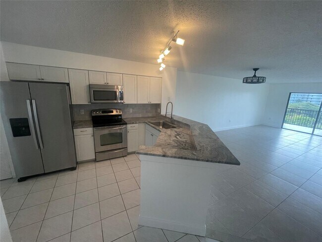 Building Photo - 2240 N Cypress Bend Dr