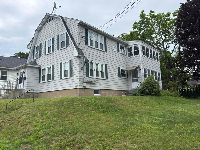 Building Photo - 573 Spruce St
