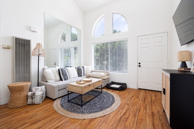 Building Photo - 1 Bedroom Plus Loft Near UCSD! | Water Inc...