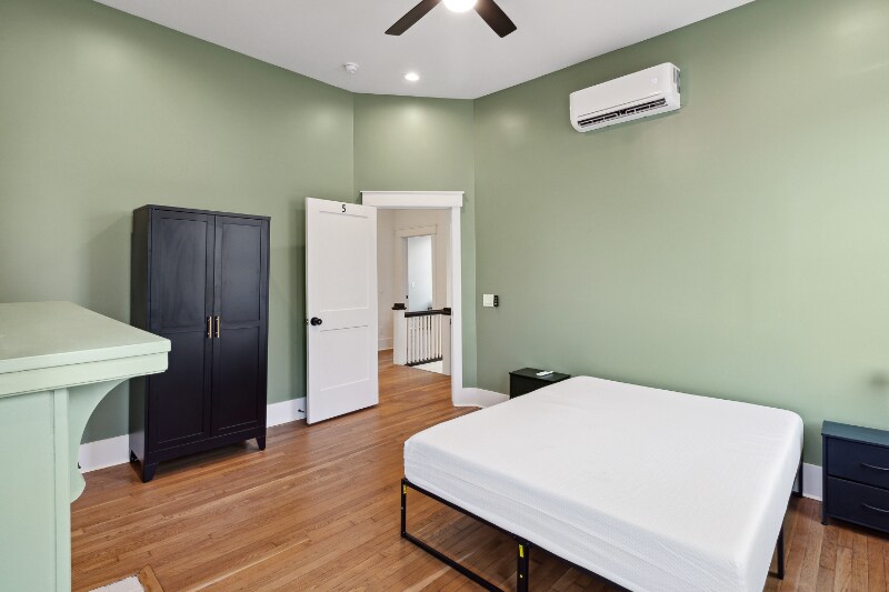 Foto principal - 1133 E Henry St