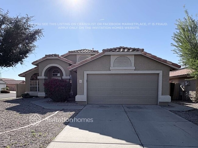 Building Photo - 6943 E Lakeview Ave