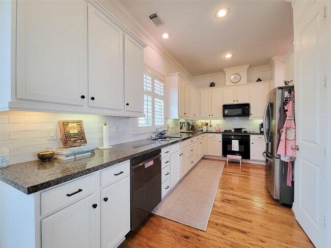 Foto del edificio - 1421 Bremond St