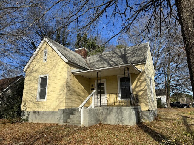 Building Photo - 606 W White St