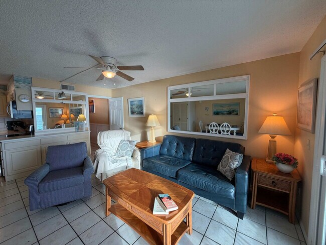 Building Photo - 8743 Thomas Dr