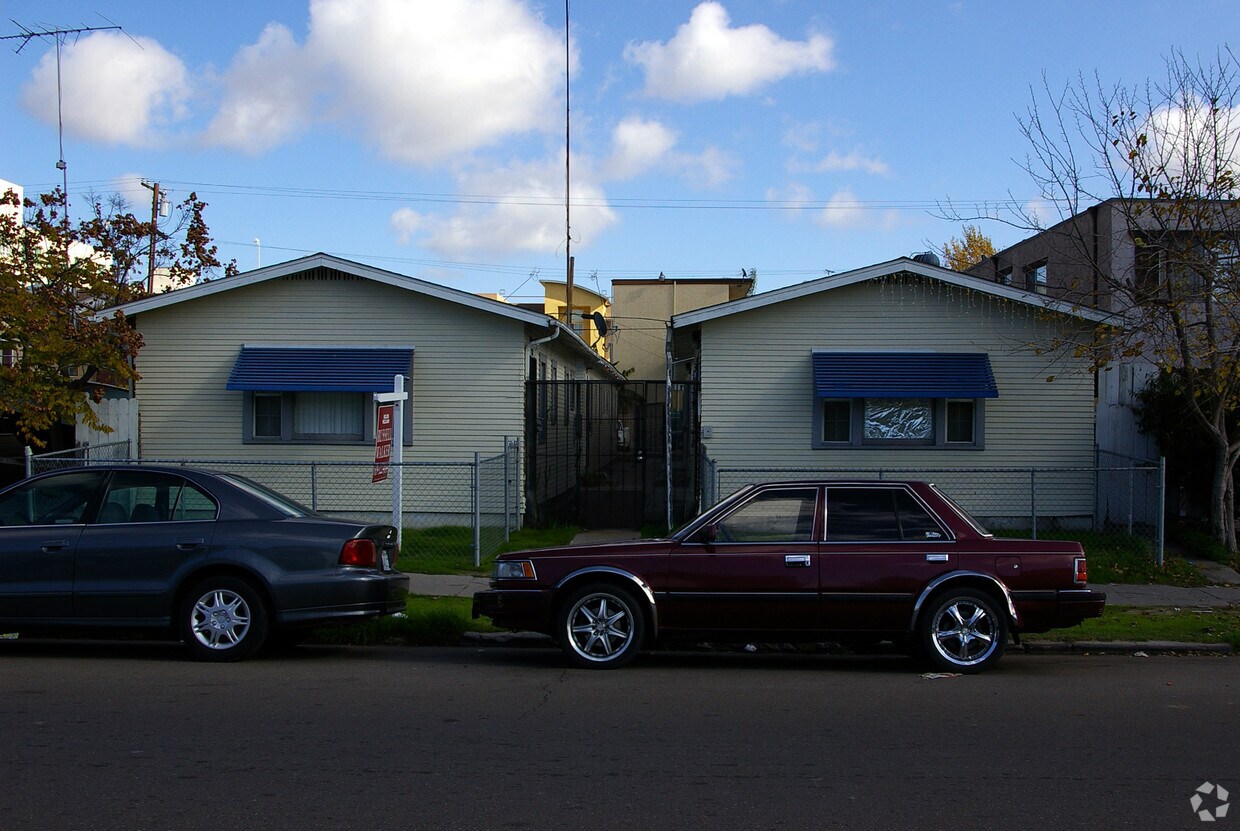 Primary Photo - 3833-3839 Van Dyke Ave
