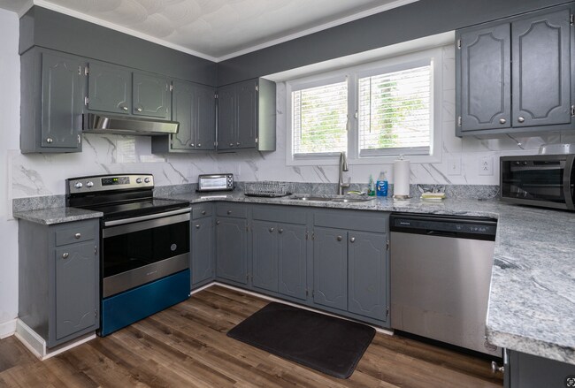 Foto del edificio - Long-Term/Mid-Term/Short-Term rental, Foxc...