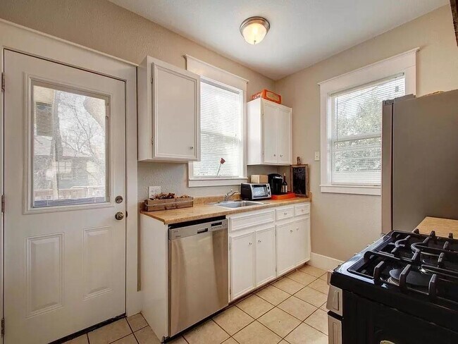 Building Photo - 507 E 39th St