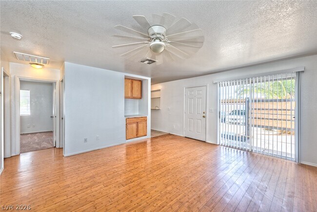 Foto del edificio - 277 N Lamb Blvd