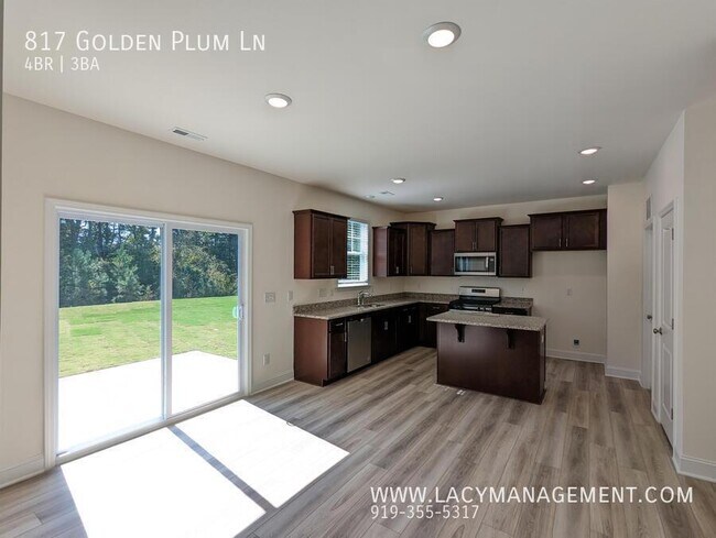 Foto del edificio - 817 Golden Plum Ln