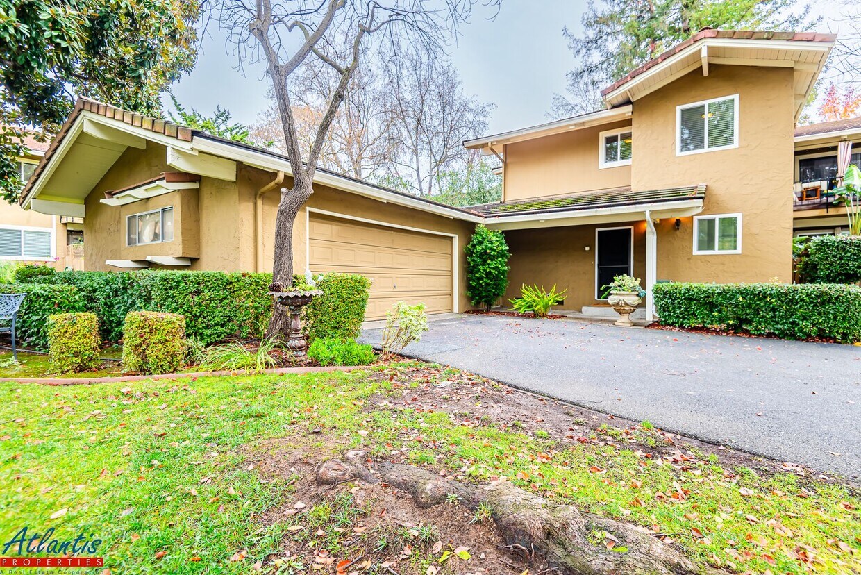 Foto principal - Pueblo De Los Gatos | Garage | Desirable L...