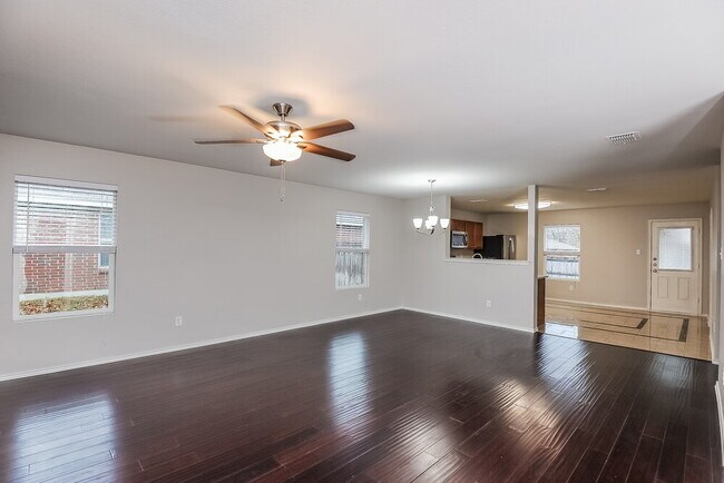 Foto del edificio - 8123 Stowe Springs Ln