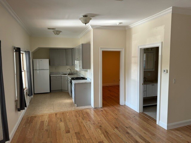 Primary Photo - 443 Broadway