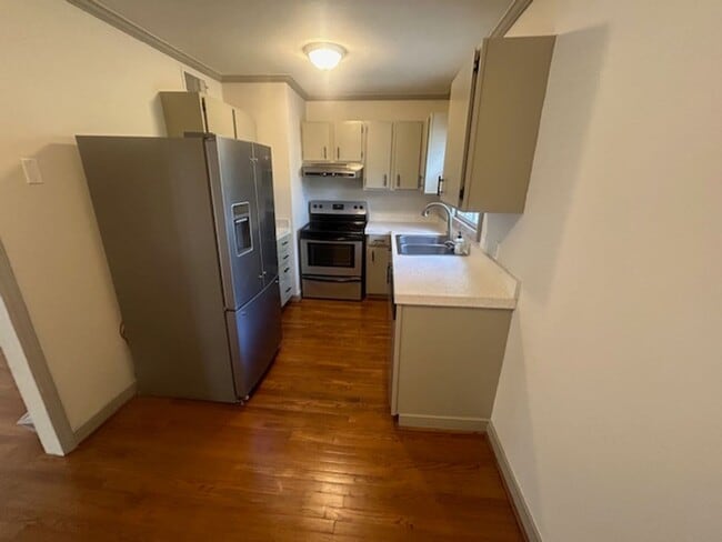 Foto del edificio - 5516 Lakeshore Dr