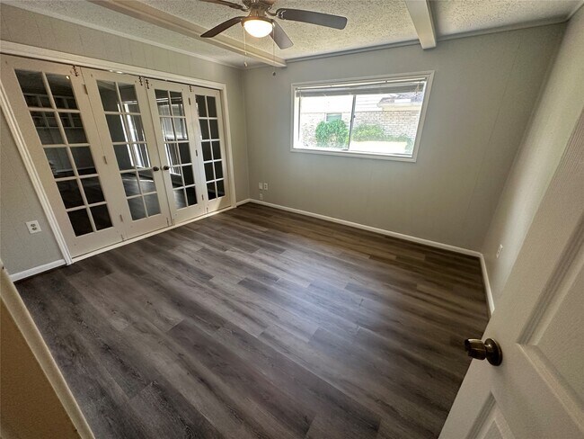 Foto del edificio - 29031 Elmwood Dr