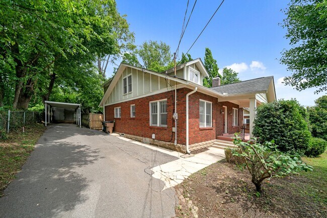 Foto del edificio - Charming 3BE/2BA cottage in a great location of Belmont-Hillsboro!
